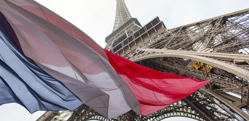 Eifelturm und französische Flagge
