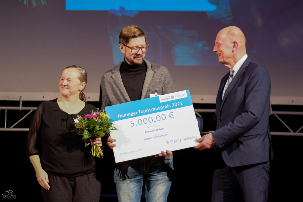 Die Preisträger des Thüringer Tourismuspreises 2022 in der Kategorie „Nachhaltigkeit“, die Rhöner Botschaft aus Dermbach.