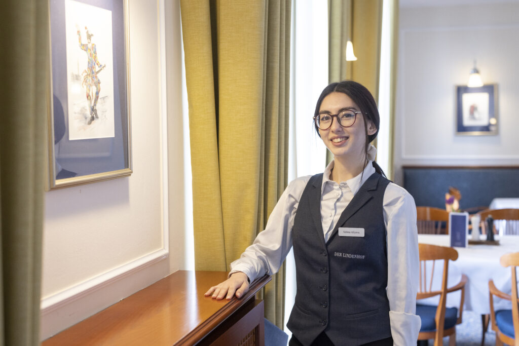 Sabina Aliyev macht im Hotel „Der Lindenhof“ in Gotha eine Ausbildung zur Hotelfachfrau.
