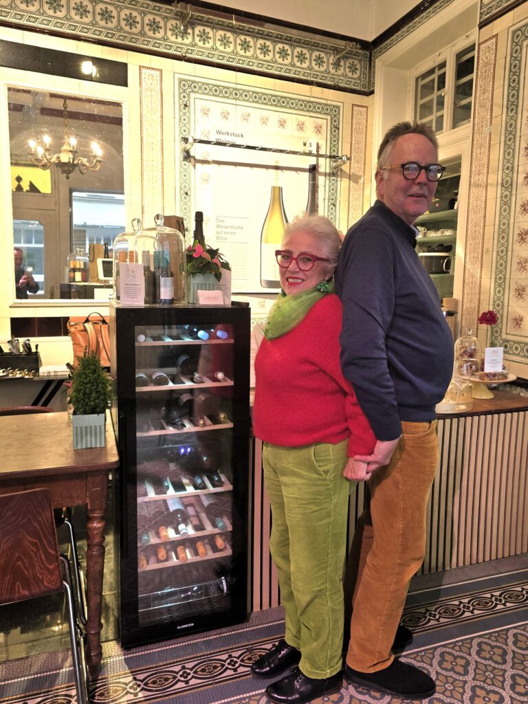 Michael und Elizabeth Maaß in ihrem Wein-Restaurant